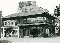 1964年頃の薬局